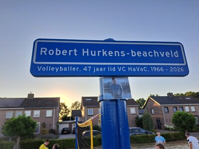Onthulling Robert Hurkens beachveld