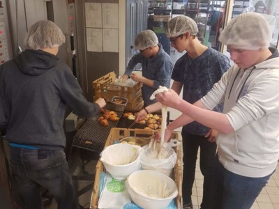 Geslaagde oliebollenactie